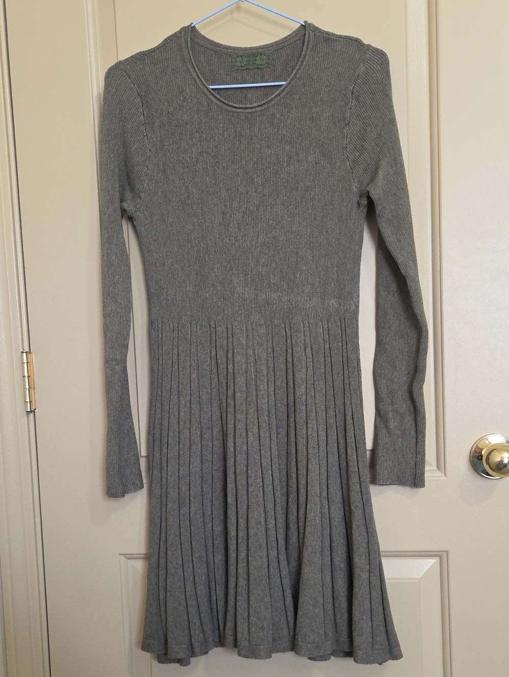 Green Long-Sleeve Pleated Knit Dress